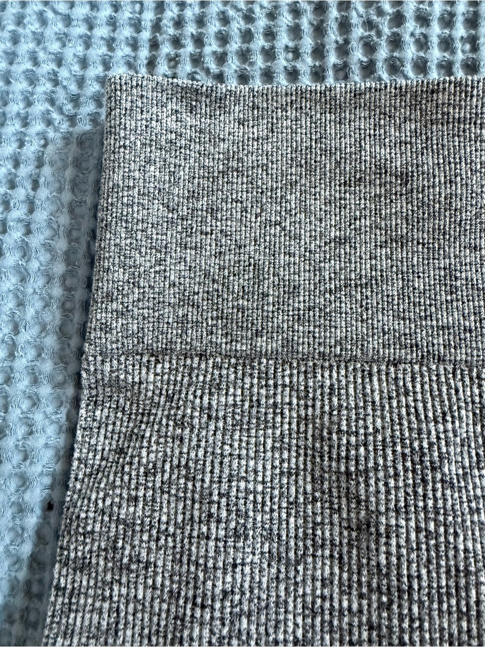 Colsie Heather Gray Ribbed Active Shorts - Picture 4 of 4